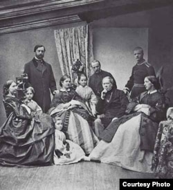 П.А. Вяземский в кругу семьи, 1860-е (?).
