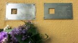 Рядом с табличкой "Последнего адреса" памяти Осипа Мандельштама появился памятный знак Сергею Клычкову