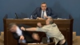 Драка в парламенте Грузии во время обсуждения закона об «иноагентах»