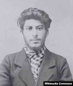Иосиф Джугашвили (Сталин) в 1902 году. Снимок сделан Батумским областным жандармским управлением