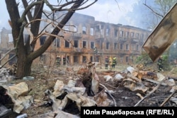 Последствия ракетного удара по больнице в Днепре (Украина) 26 мая 2023 года. Большинство немецких предпринимателей не хочет иметь ничего общего с подобными преступлениями. Но есть и исключения