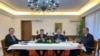Premijer Kosova Aljbin Kurti i predsednik Srbije Aleksandar Vučić na sastanku u Ohridu uz posredovanje visokog predstavnika EU za spoljnu politiku Žozepa Borelja i izaslanika EU za dijalog Miroslava Lajčaka, 18. mart 2023.
