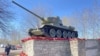 Советский танк T-34, установленный в качестве памятника в окрестностях Нарвы