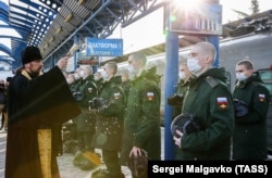 Призывники на вокзале в Севастополе, 3 декабря 2021 года