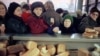 Очередь в булочную. Москва, 1991