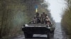 Украинские военные на бронемашине на востоке страны. 19 апреля 2022 года