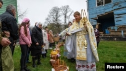 Пасхальная церемония в деревне Перемога Киевской области. 24 апреля 2022 г.
