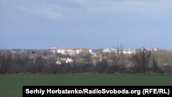 Вид на Донецк с позиций украинских военных возле населенного пункта Пески. Апрель 2022 года