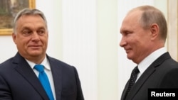 Виктор Орбан во время одной из встреч с Владимиром Путиным
