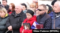 Татьяна Лорви на похоронах сына