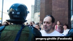 Евгений Гиндилис на митинге оппозиции