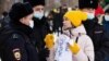 Анна Чагина на антивоенной акции в Томске, 6 марта 2022 года. Фото – Дмитрий Кандинский/vtomske.ru