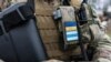 Шевроны бойца легиона "Свобода России": украинский флаг и неофициальный бело-сине-белый флаг российских противников режима Путина