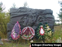 Фрагмент мемориала в с. Ряска – подобные скультптуры в брежневские времена были установлены на всех территориях СССР, подвергавшихся нацистской оккупации