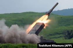 Ракетная установка тип-92 Сухопутных сил самообороны Японии запускает ракету во время ежегодных учений