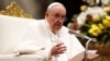 Папа Римский Франциск выступает с обращением на мессе, Ватикан, 16 апреля 2922 года