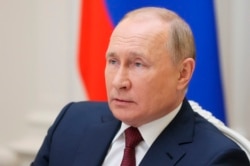 Владимир Путин выступает онлайн перед участниками форума "Россия зовет"
