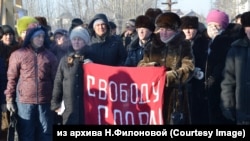 Наталья Филонова с товарищами на одной из уличных акций
