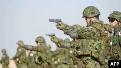 Солдаты Сухопутных сил самообороны Японии (JGSDF)