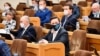 Виктор Воробьев (в центре, в маске с крестом) на заседании Госсовета Республики Коми