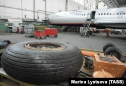 Техническое обслуживание самолета на авиационно-технической базе аэропорта Домодедово