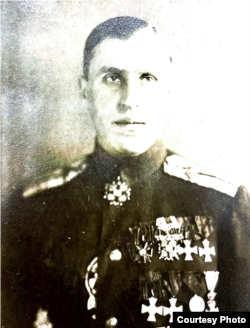 Осип Перников, кавалер серебряных и золотых Георгиевских крестов. 1919 г.