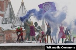 Акция Pussy Riot, прошедшая на Красной площади в 2012 году, напоминает то, что задумал Данила Ткаченко