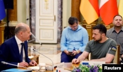 Канцлер ФРГ Олаф Шольц и президент Украины Владимир Зеленский во время переговоров в Киеве 16 июня