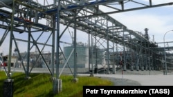 Завод СПГ по производству сжиженного природного газа, принадлежащий компании "Сахалин Энерджи". Входит в проект "Сахалин-2"