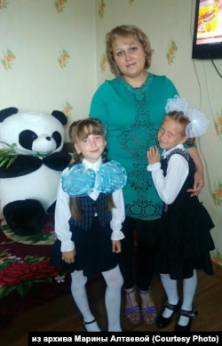 Марина Алтаева с дочками