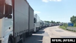 Очередь из грузовиков на границе с Литвой, Калининградская область