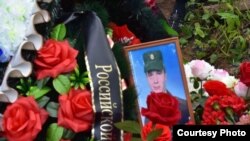 Новгородская область. Могила российского военного, погибшего в Украине