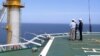 Морская платформа "Орлан" для добычи нефти и газа установлена на шельфе Сахалина в рамках проекта "Сахалин-1", оператором которого выступает американская компания "Эксон Нефтегаз Лимитед"