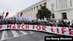 Акция противников абортов у здания Верховного суда США, январь 2022 года