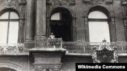 20 июля 1914 года. Николай II объявляет войну Германии с балкона Зимнего дворца
