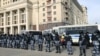 На антивоенных акциях в России задержаны сотни человек