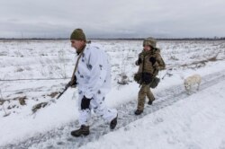 Украинские военнослужащие на линии соприкосновения сторон с сепаратистами в Донецкой области