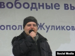 Константин Крылов на оппозиционном митинге, 2011