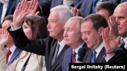 Борис Грызлов, Владимир Путин, Дмитрий Медведев на съезде "Единой России"