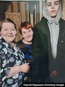 Глеб Тихомиров с бабушкой и бабушкиной сестрой