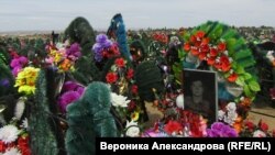 Отдельная аллея военных, погибших в Украине, на кладбище в Борзе, Забайкалье