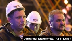 Лидер донецких сепаратистов Александр Захарченко и Александр Тимофеев (справа) в 2017 году, архив 