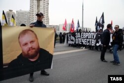 Портрет Дмитрия Демушкина на "Русском марше" в 2015 году