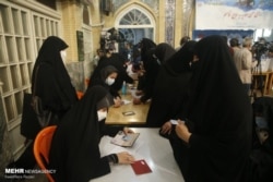 Голосование на избирательном участке в одной из мечетей в Тегеране. 18 июня 2021 года