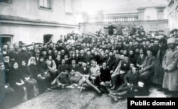 Участники Первого Курултая крымско-татарского народа. Бахчисарай, ноябрь 1917