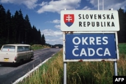 Чехо-словацкая граница летом 1992 года, за несколько месяцев до того, как она превратилась в межгосударственную