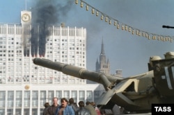 Здание парламента в Москве, 4 октября 1993