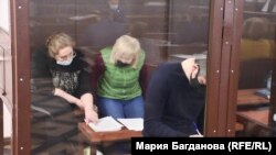 Светлана Шенгерей и Танзеля Комкова в суде