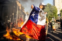 Уличные протесты против неравенства в Чили продолжаются почти непрерывно. Центр Сантьяго, ноябрь 2021 года