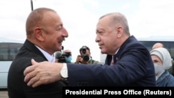 Реджеп Тайип Эрдоган встречается со своим главным военным союзником Ильхамом Алиевым на земле Нагорного Карабаха. Июль 2021 года